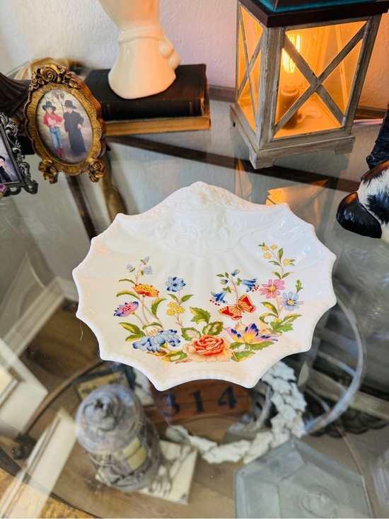 Vintage Other - Vintage Aynsley "Cottage Garden" Bone China Embossed Shell Dish - England